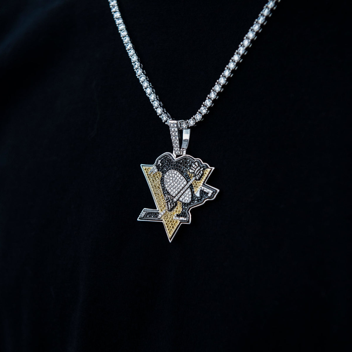 Pittsburgh Penguins Official NHL Logo Pendant in White Gold